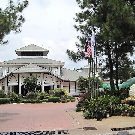 Hotel Berjaya Hills Golf & Country Club à Bukittinggi Extérieur photo